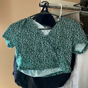 Short sleeve crop top